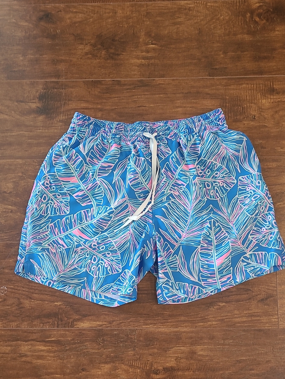 chubbies Blue Tropical Leaf Swim Shorts with Pink Accents Size L